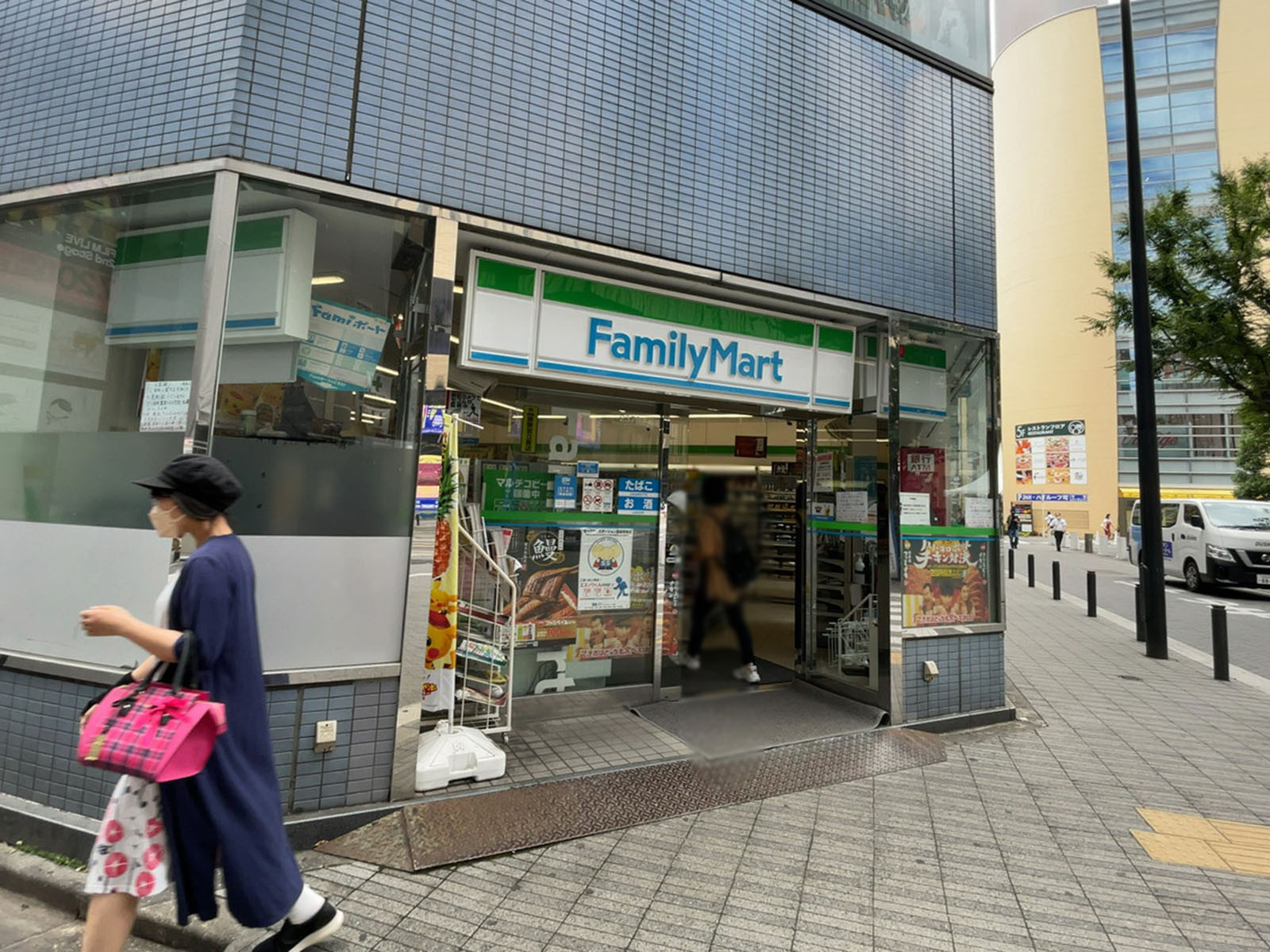 徒歩2分のファミリーマート
