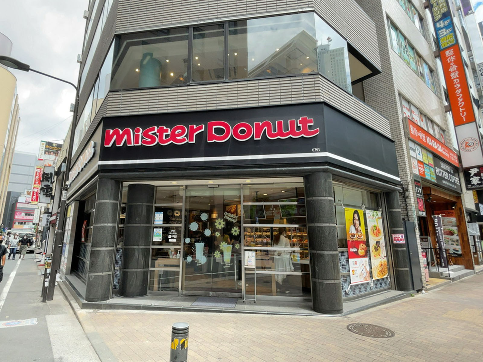 徒歩圏内には飲食店が点在