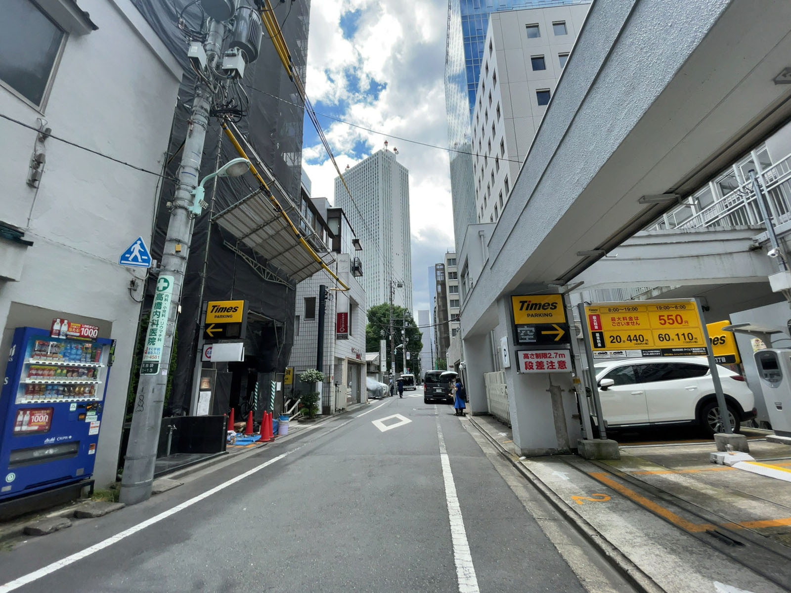 池三ビル前面の通り