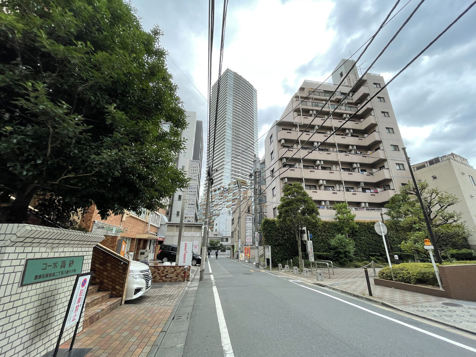 宮城ビル前面の通り