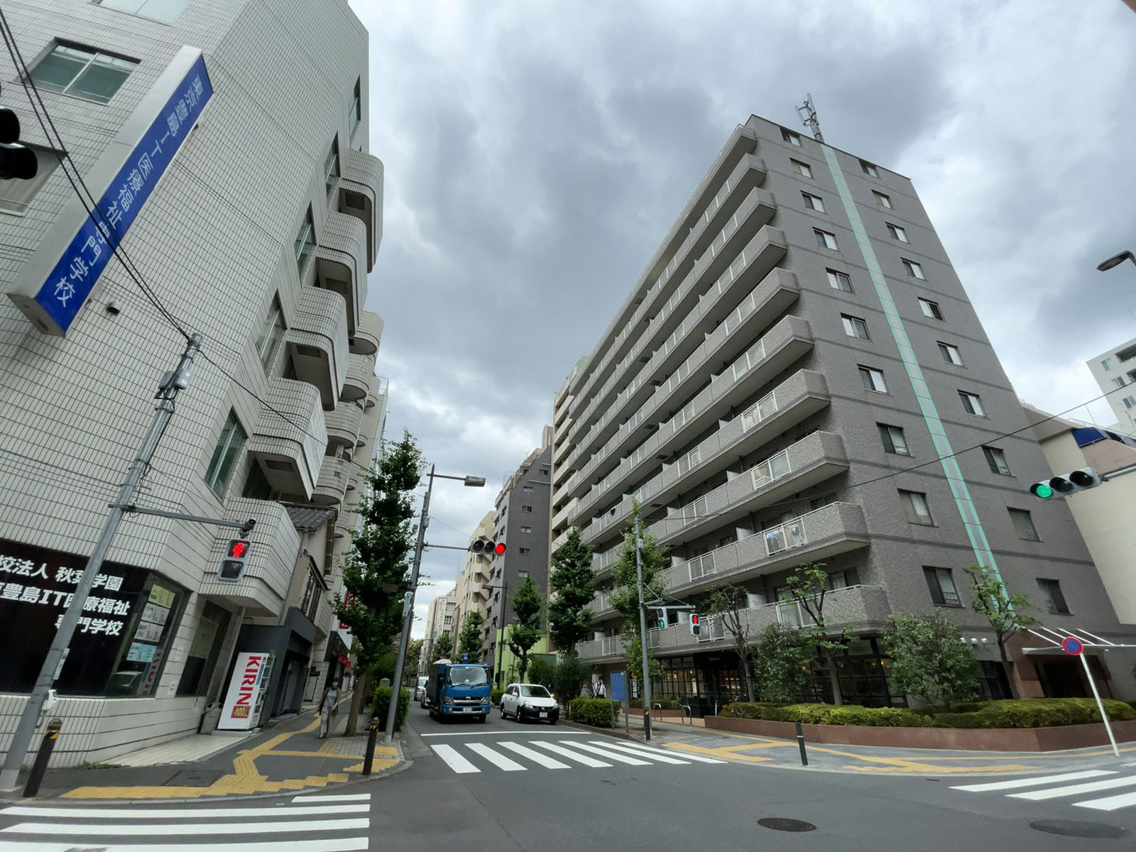 藤和第2ビル前面の通り