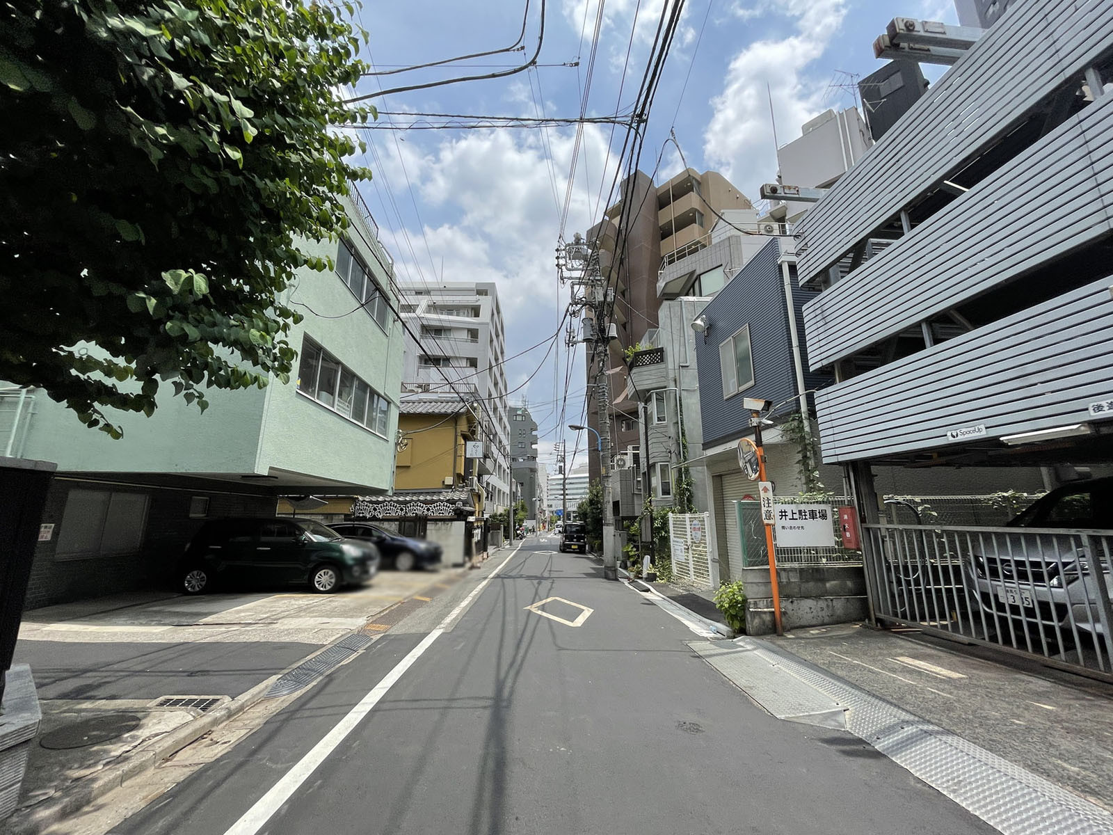 白銀町ビル前面の通り