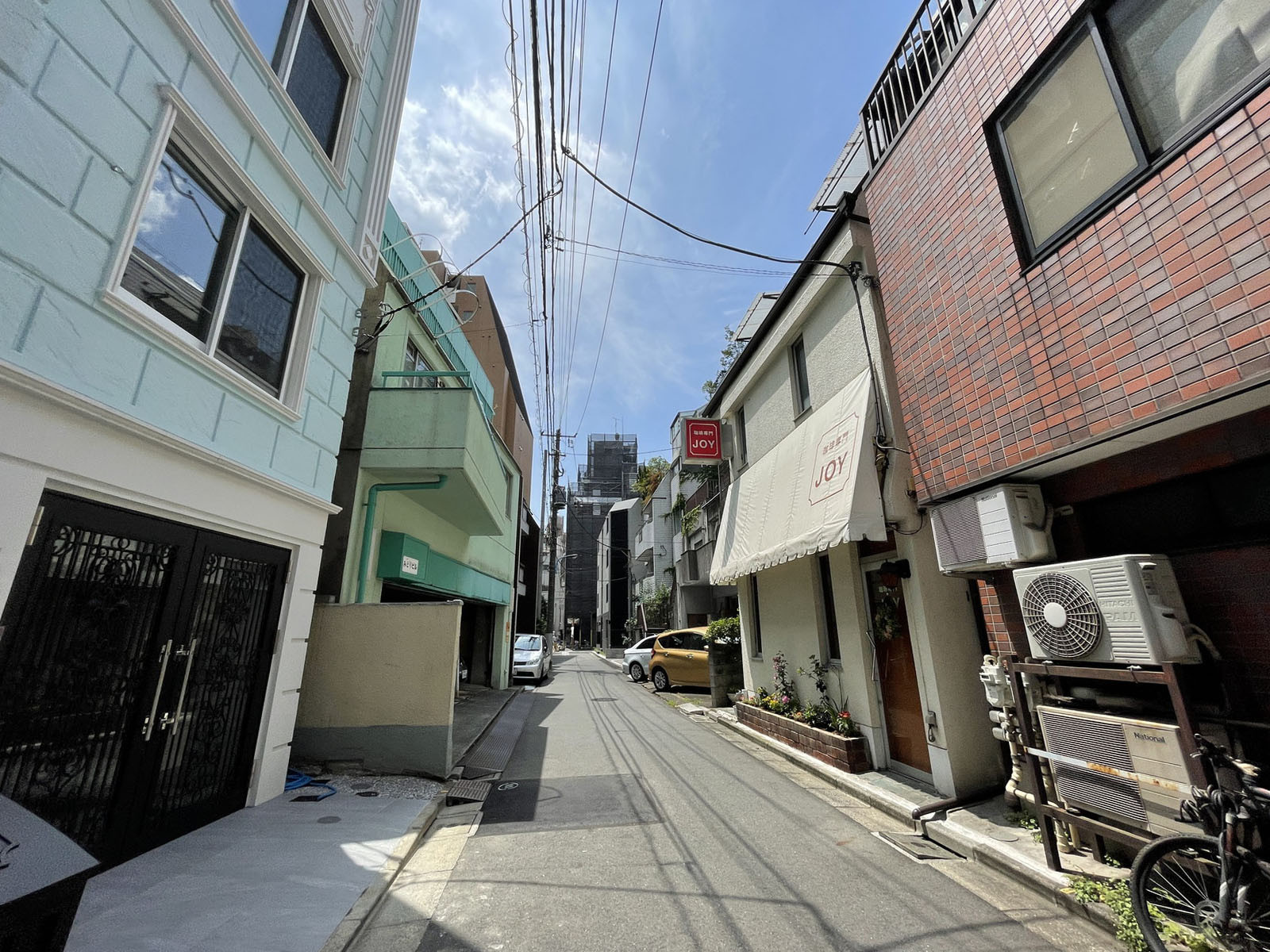 吉田ビル前面の通り