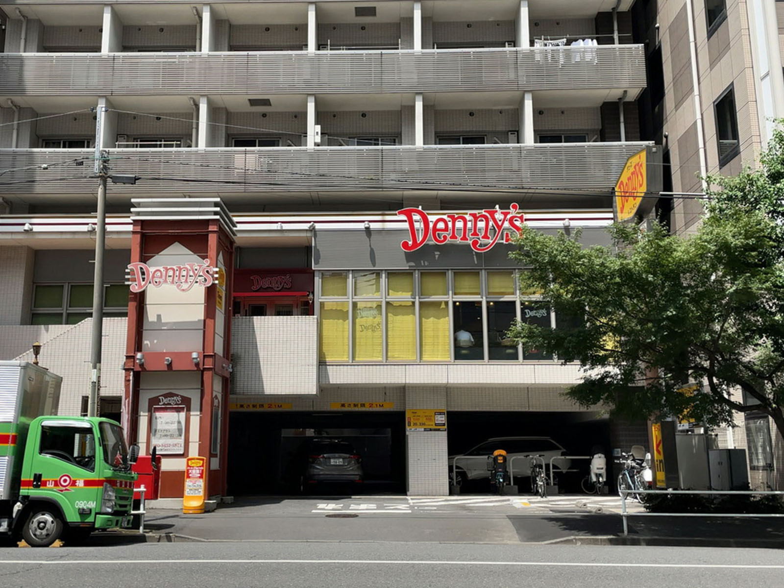 徒歩2分のデニーズ 新宿山吹町店