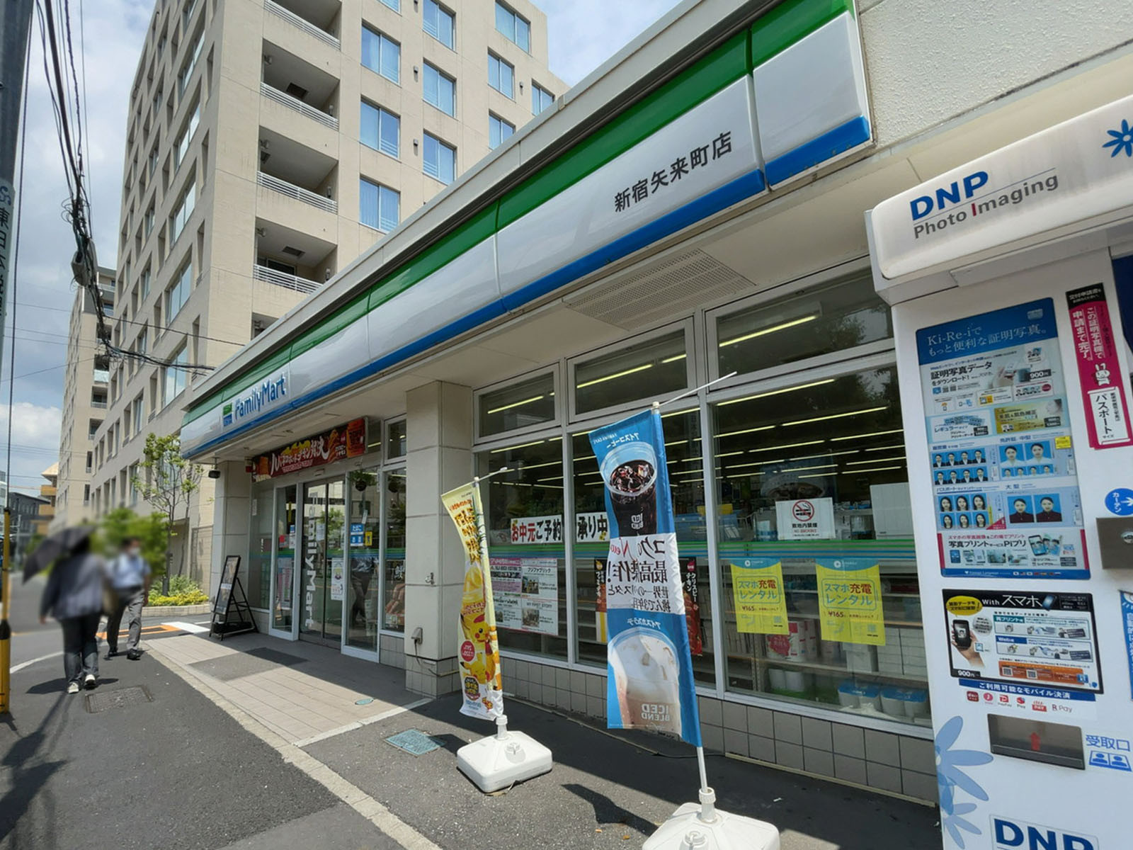 徒歩2分のファミリーマート新宿矢来町店