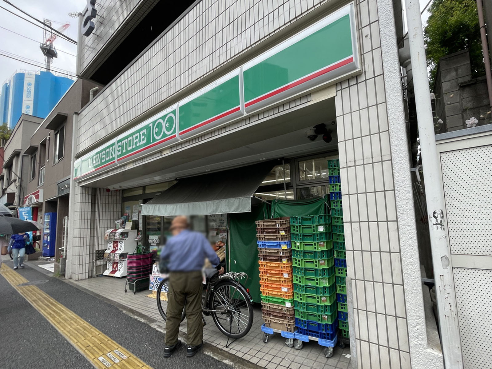 徒歩1分のローソンストア100