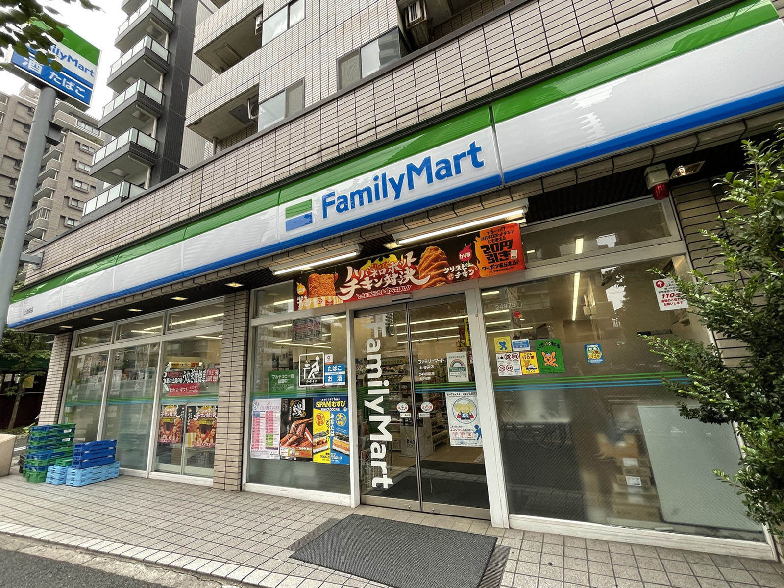徒歩3分のファミリーマート