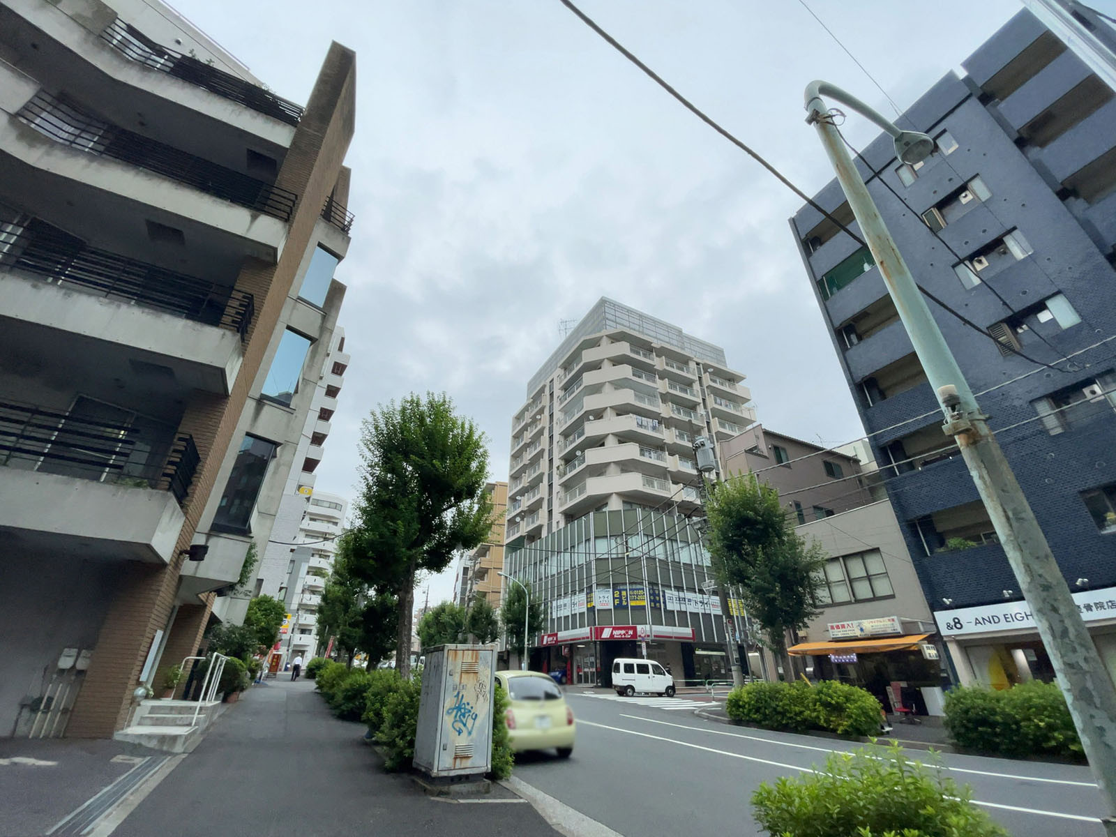平松ビル前面の通り