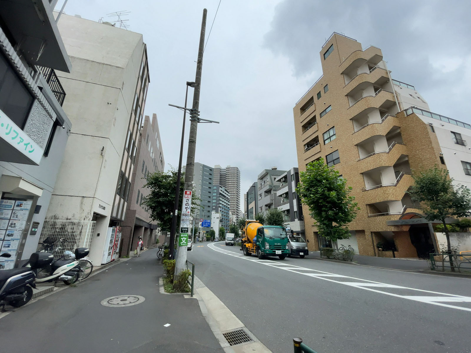 小倉ビル前面の通り