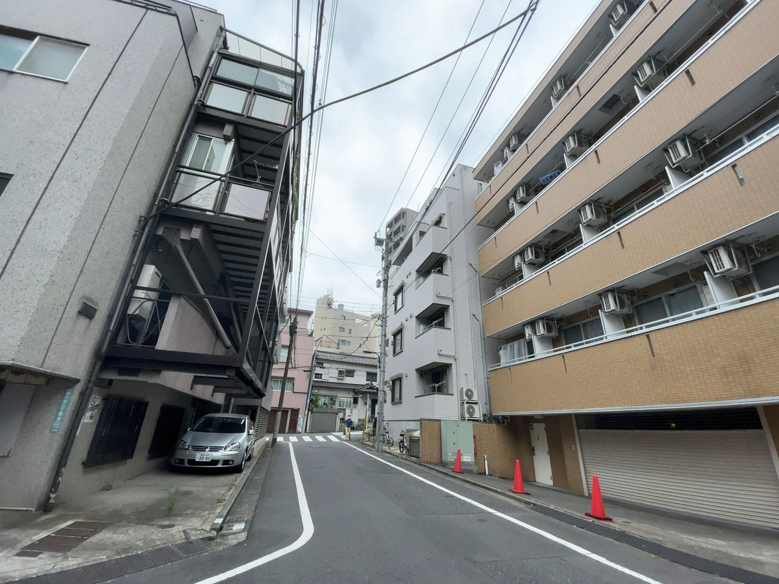 桂ビル前面の通り
