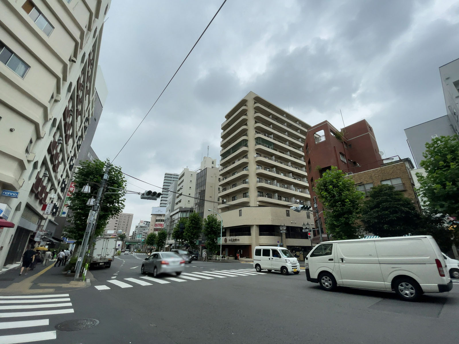 クレスト南大塚ビル前面の通り