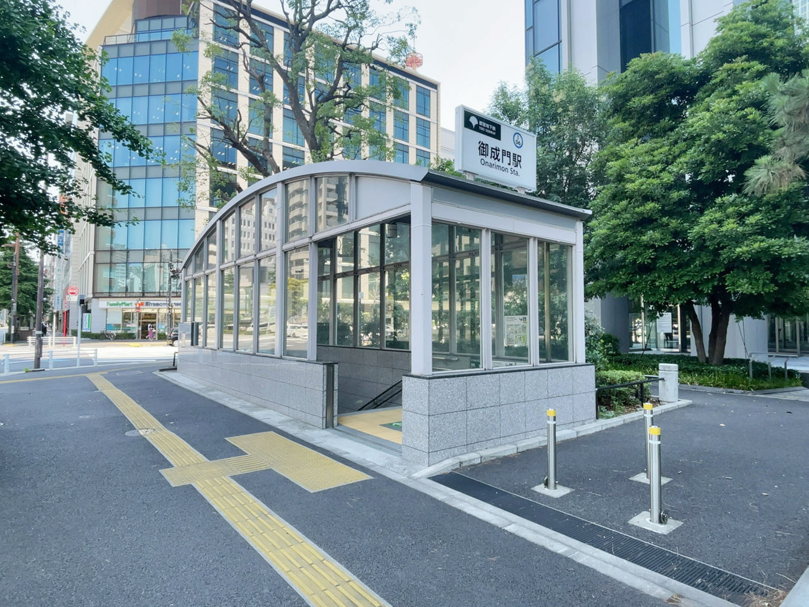最寄りの「御成門駅」