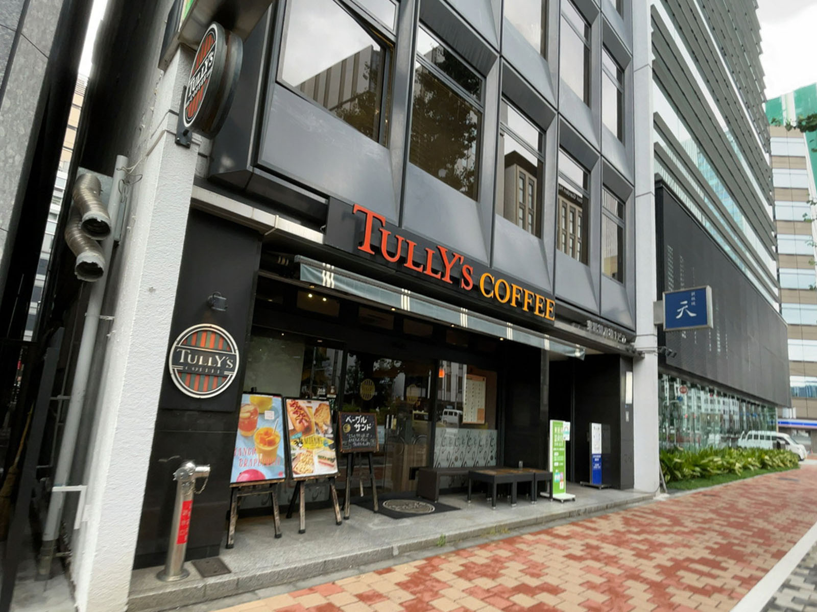 徒歩1分のタリーズコーヒー