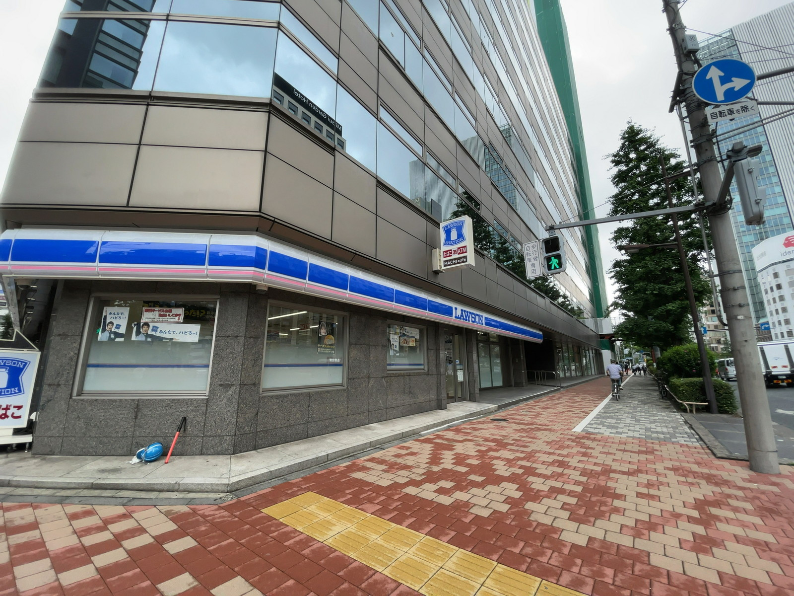 徒歩2分のローソン