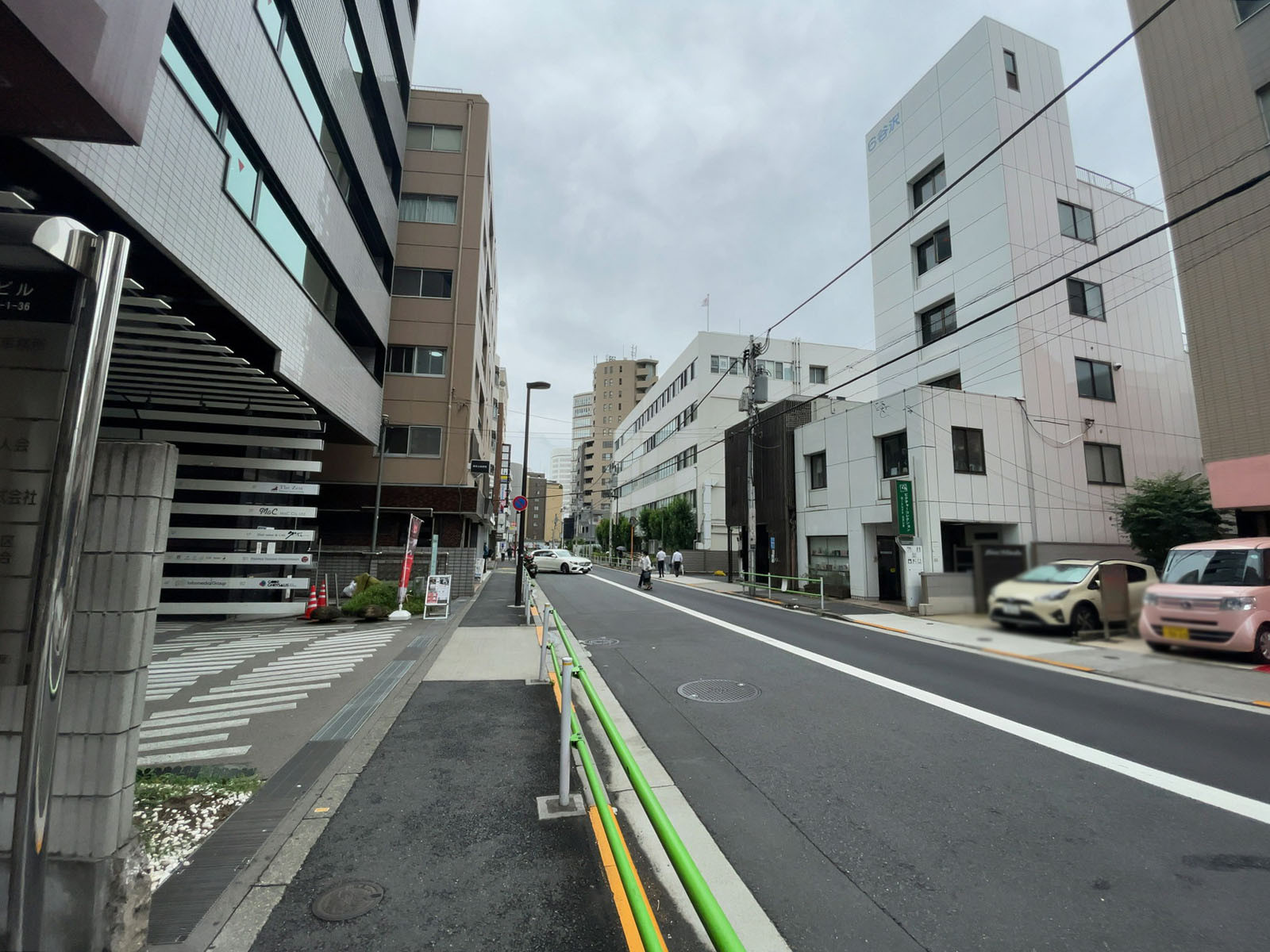 つなかわビル前面の通り