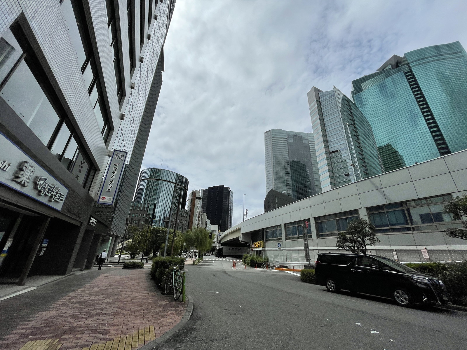 銀座槇町ビル前面の通り