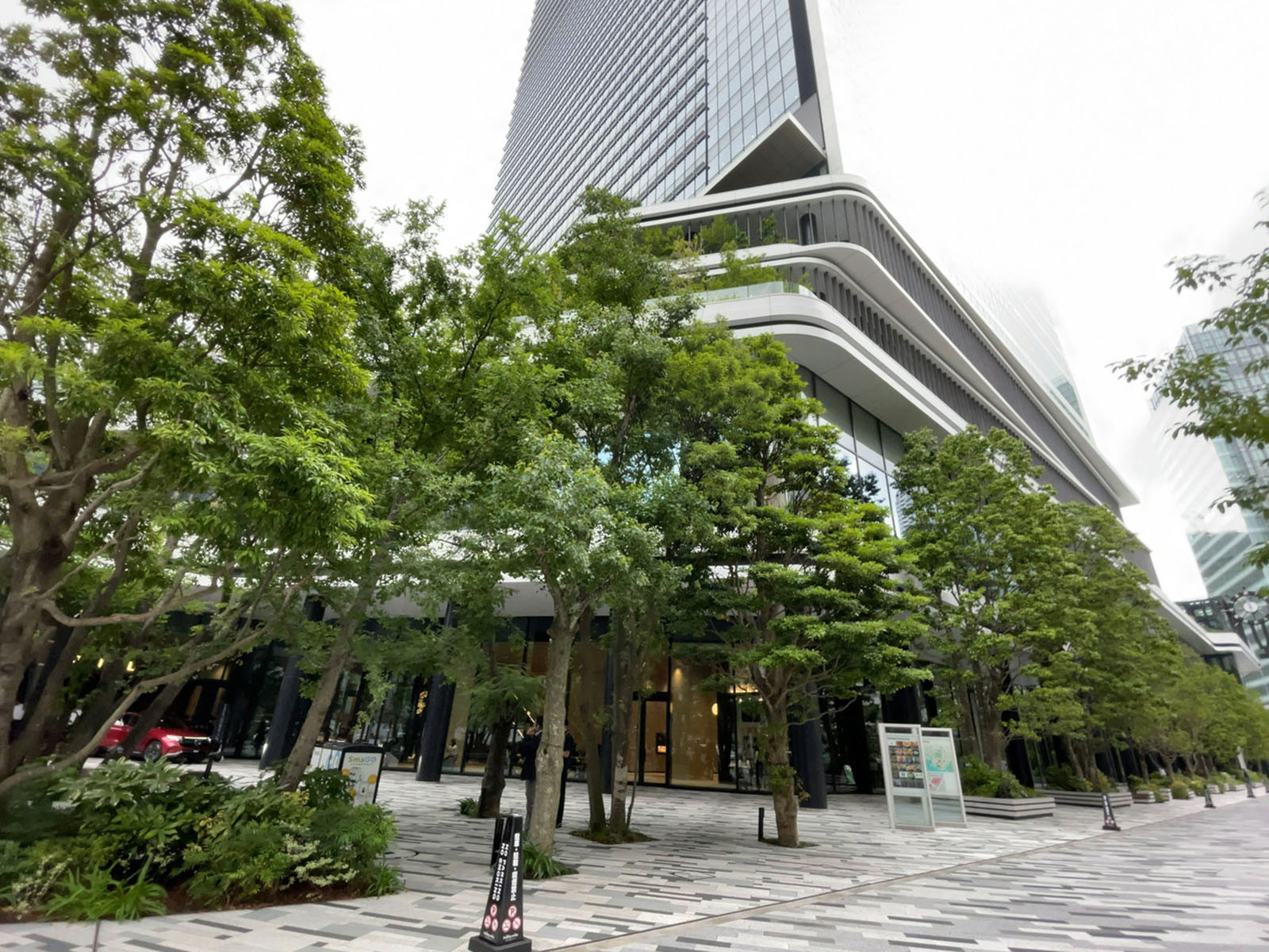 向かいの東京ポートシティ竹芝