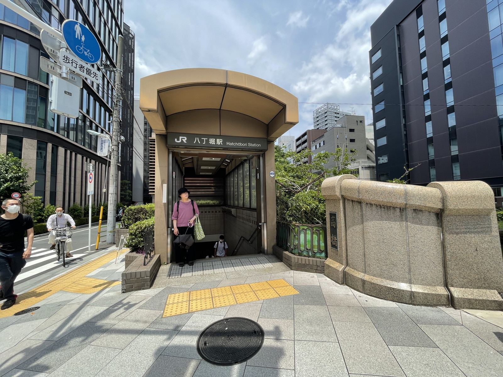 最寄りの「八丁堀駅」