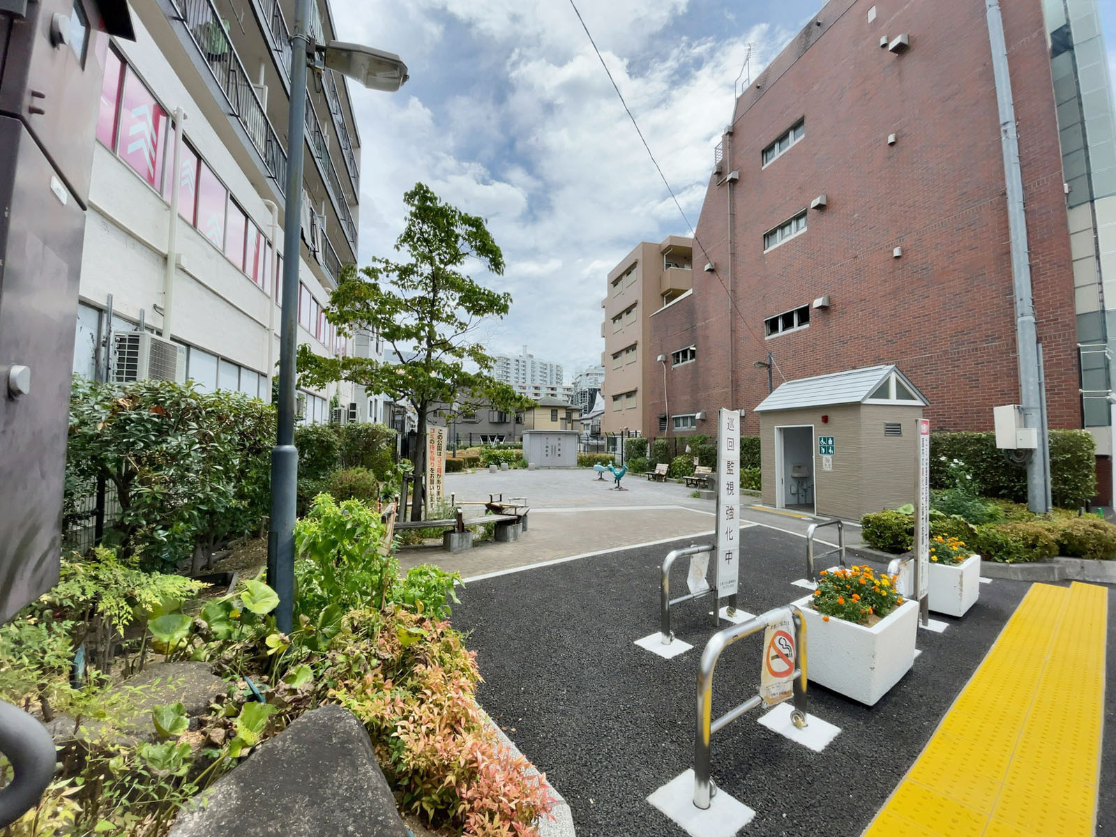 徒歩1分の下二南街かど公園