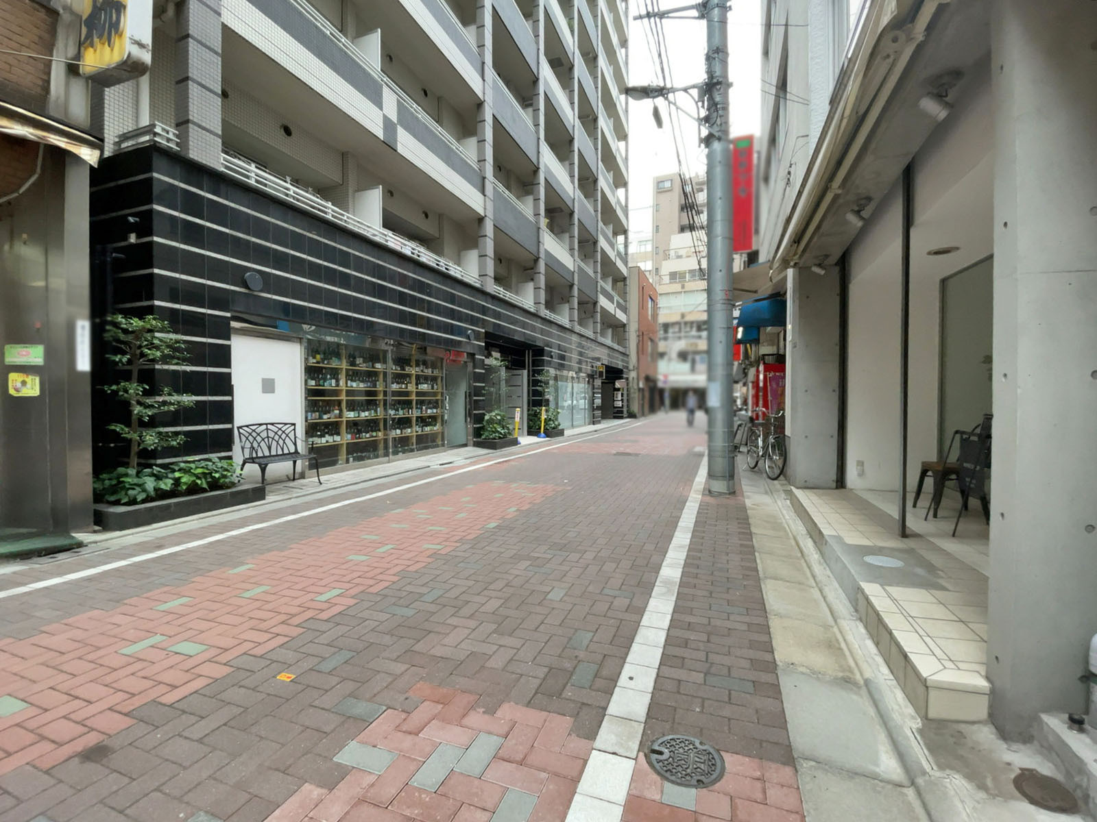 azuro bakuro前面の道路