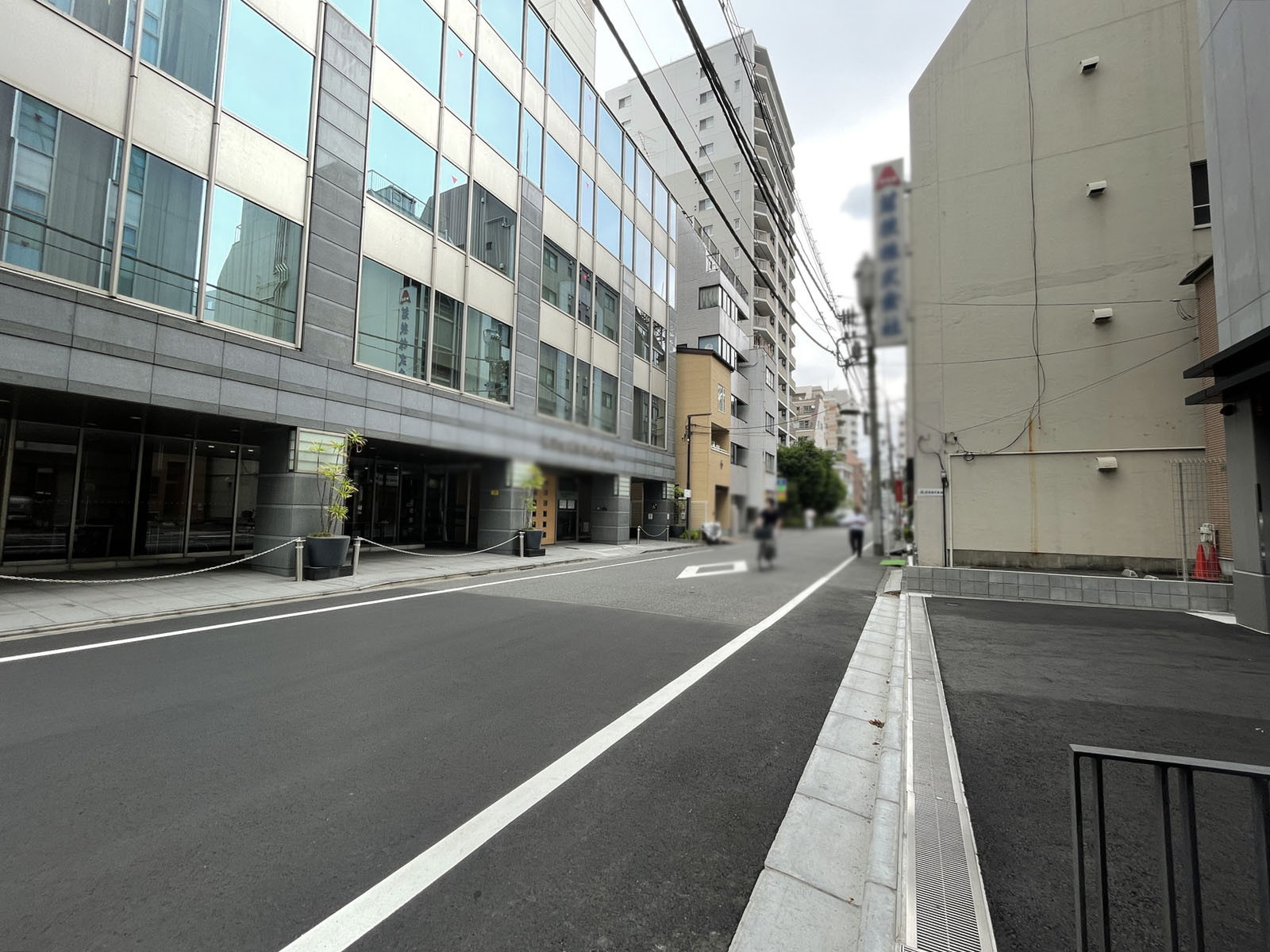 TAIYO BUILDING前面の道路