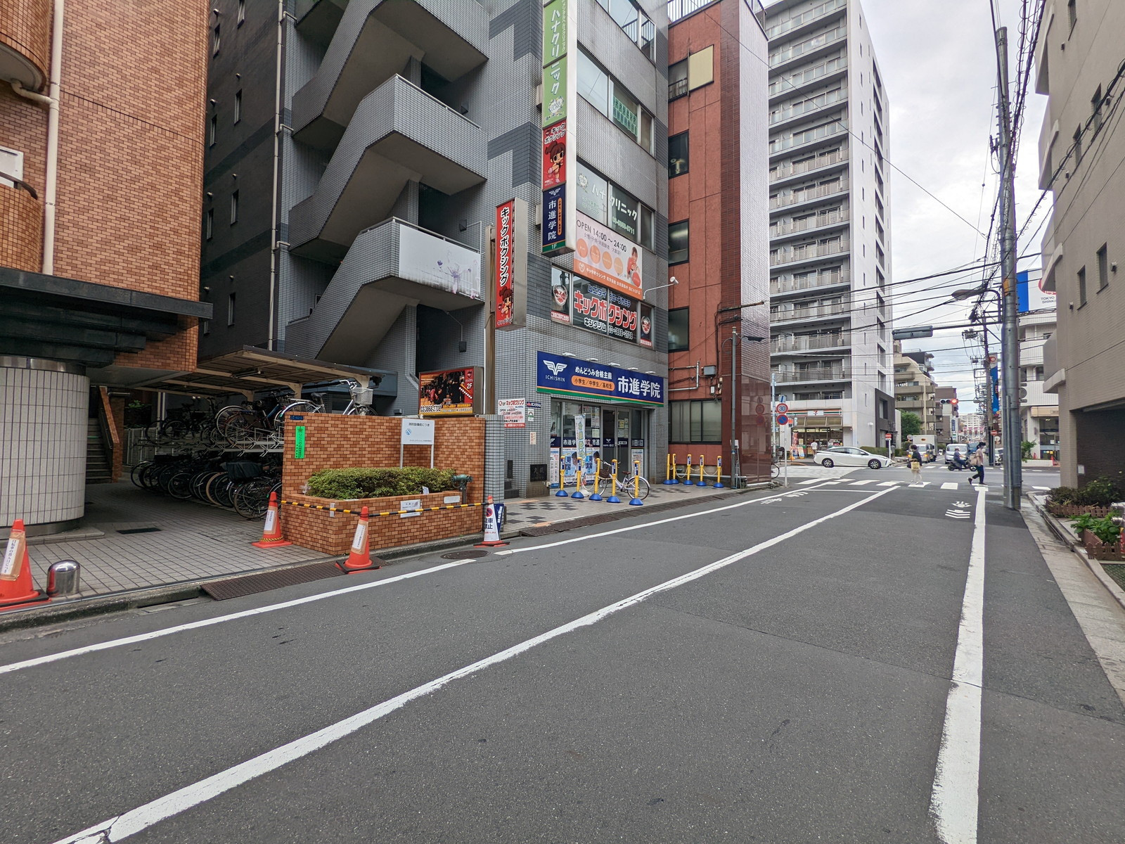宍戸第3ビル前面の通り