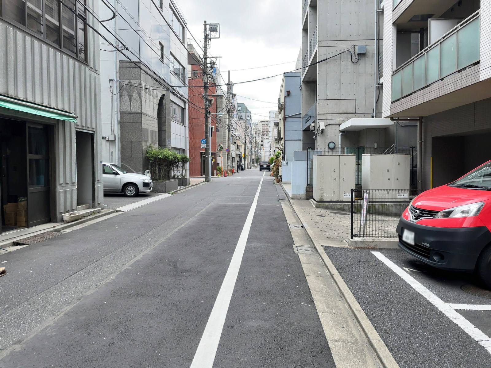 ミツヤビル前面の通り