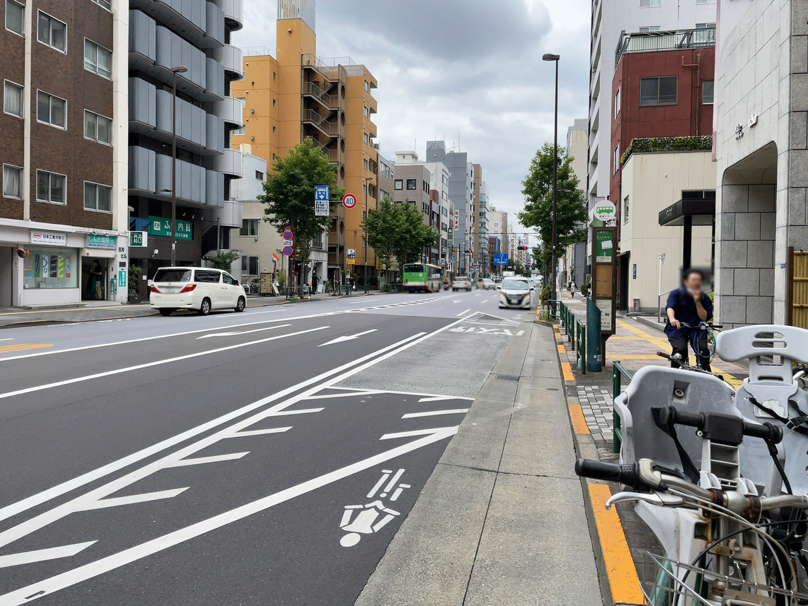 ヒューリック新御徒町前面の春日通り