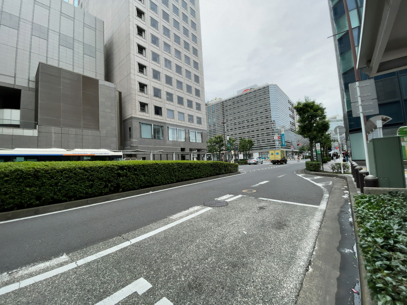 JPR横浜ビル前面の道路
