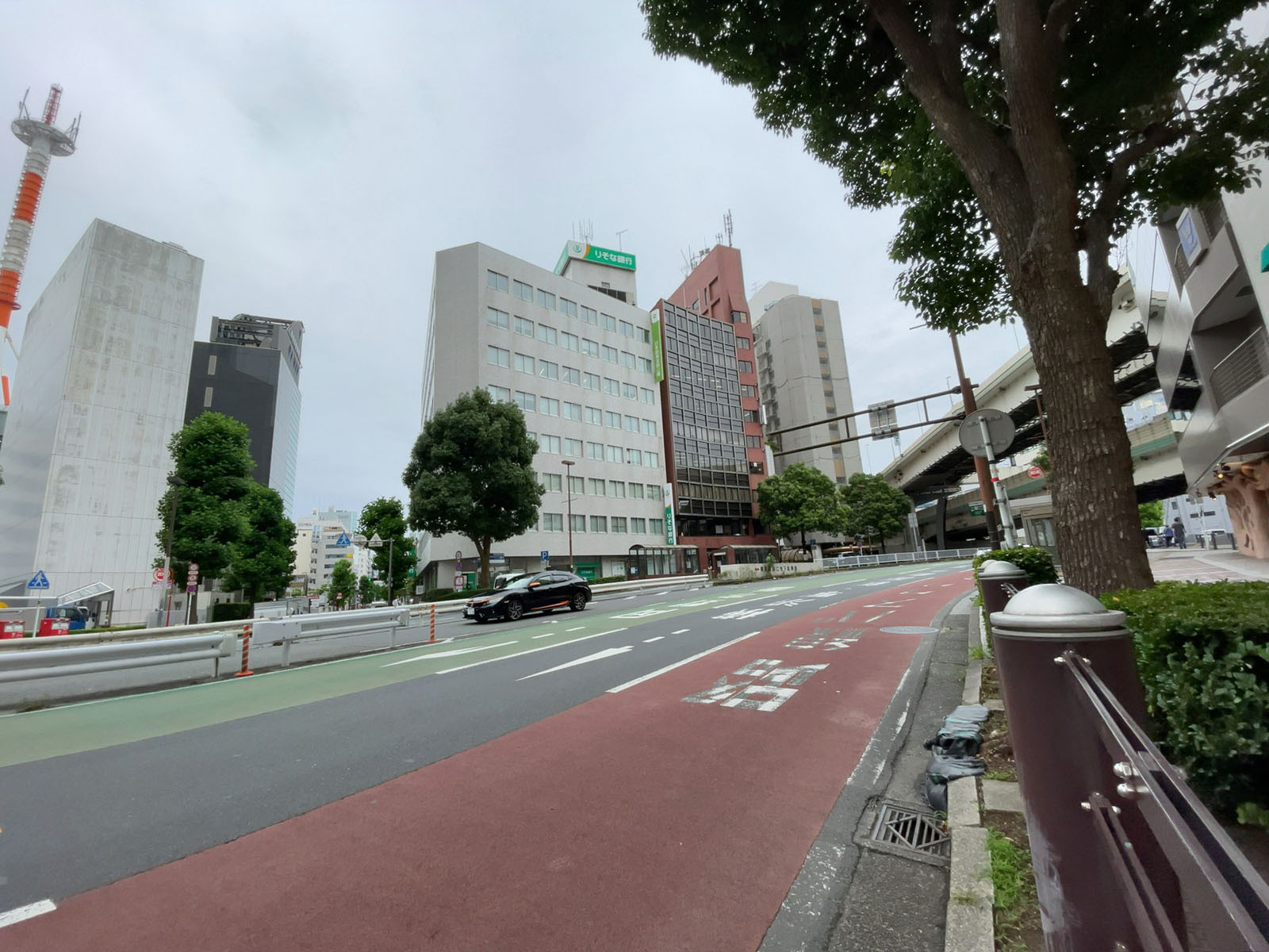 横浜西共同ビル前面の道路