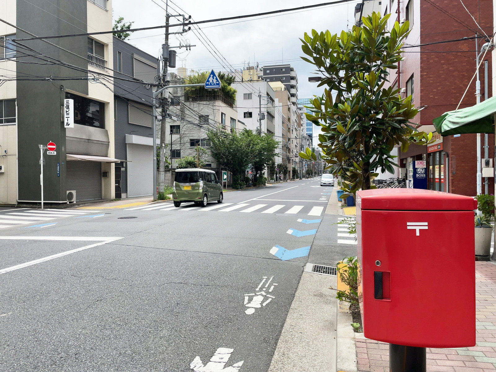 上田ビル前面の左衛門橋通り