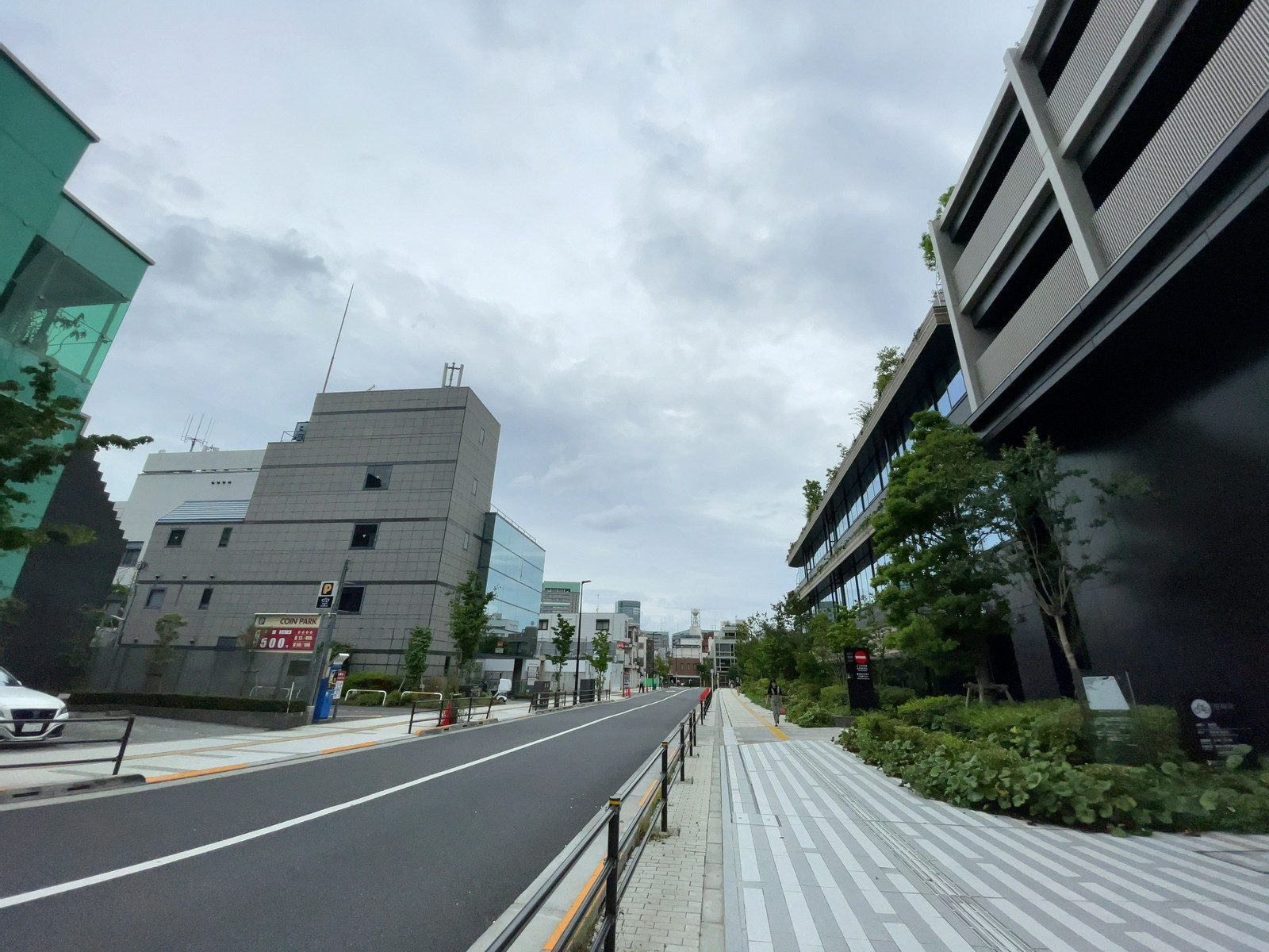 WESTALL四谷ビル前面の通り