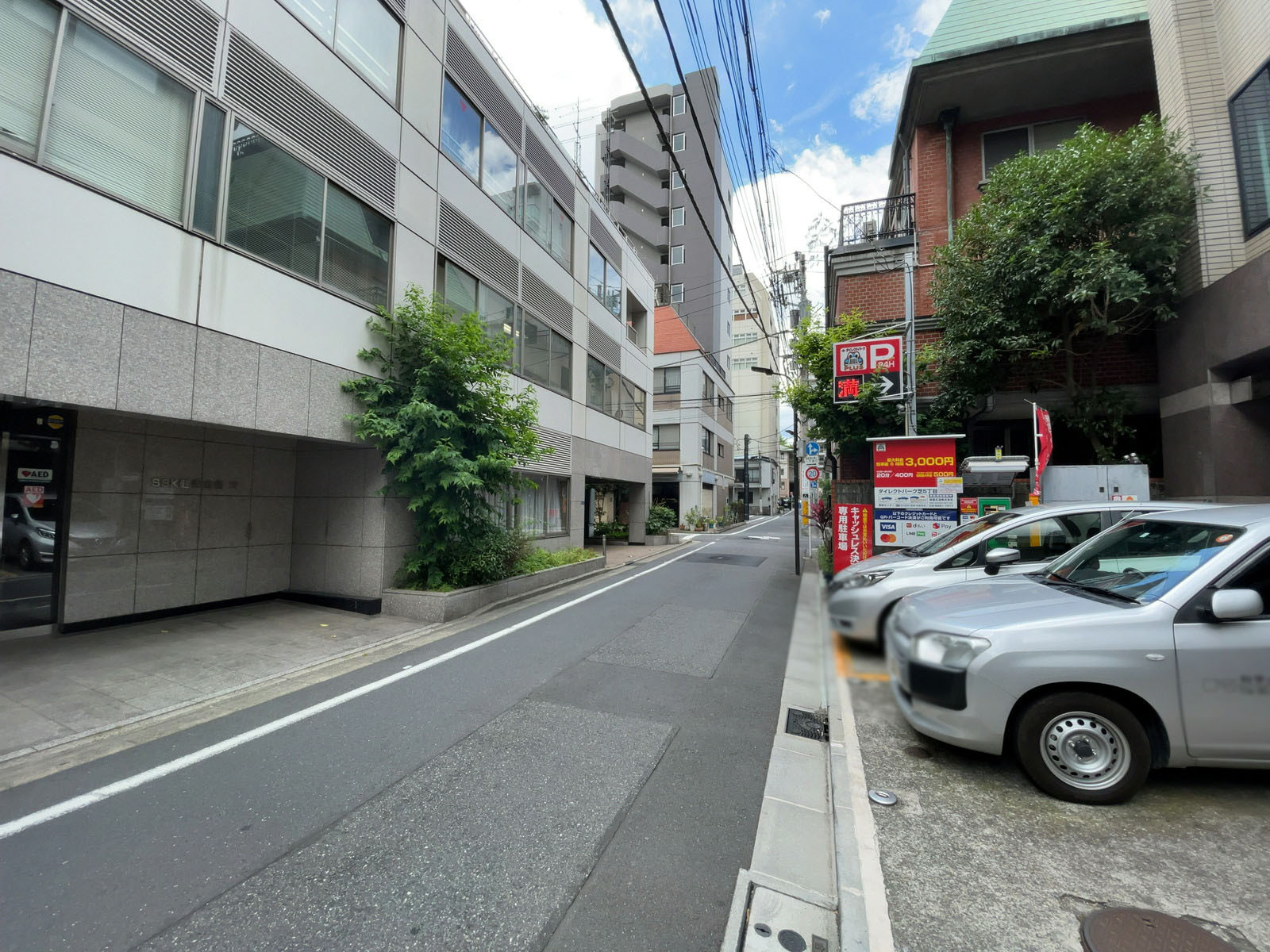 三田奥山ビル前面の通り