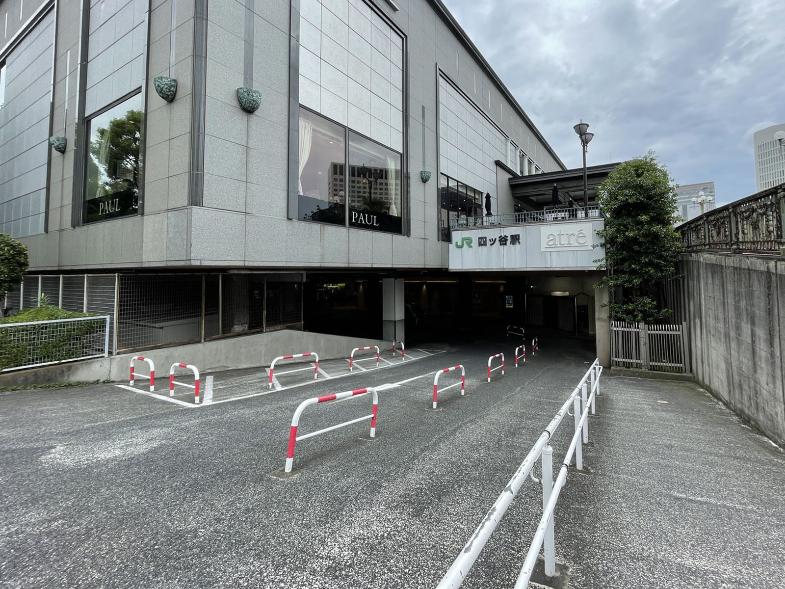 最寄りの「四ツ谷駅」