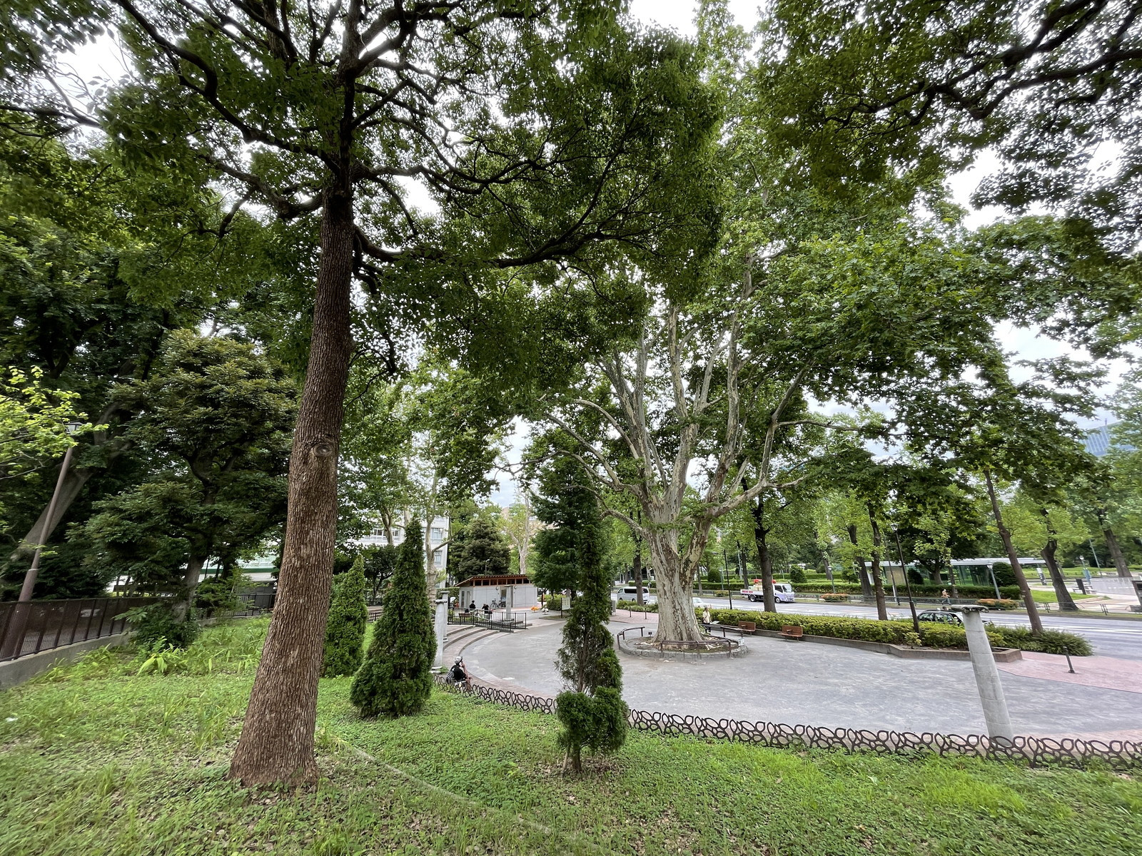 至近の四谷見附公園