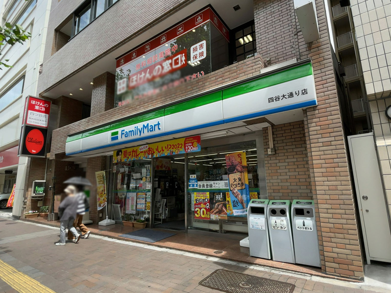 徒歩2分のファミリーマート