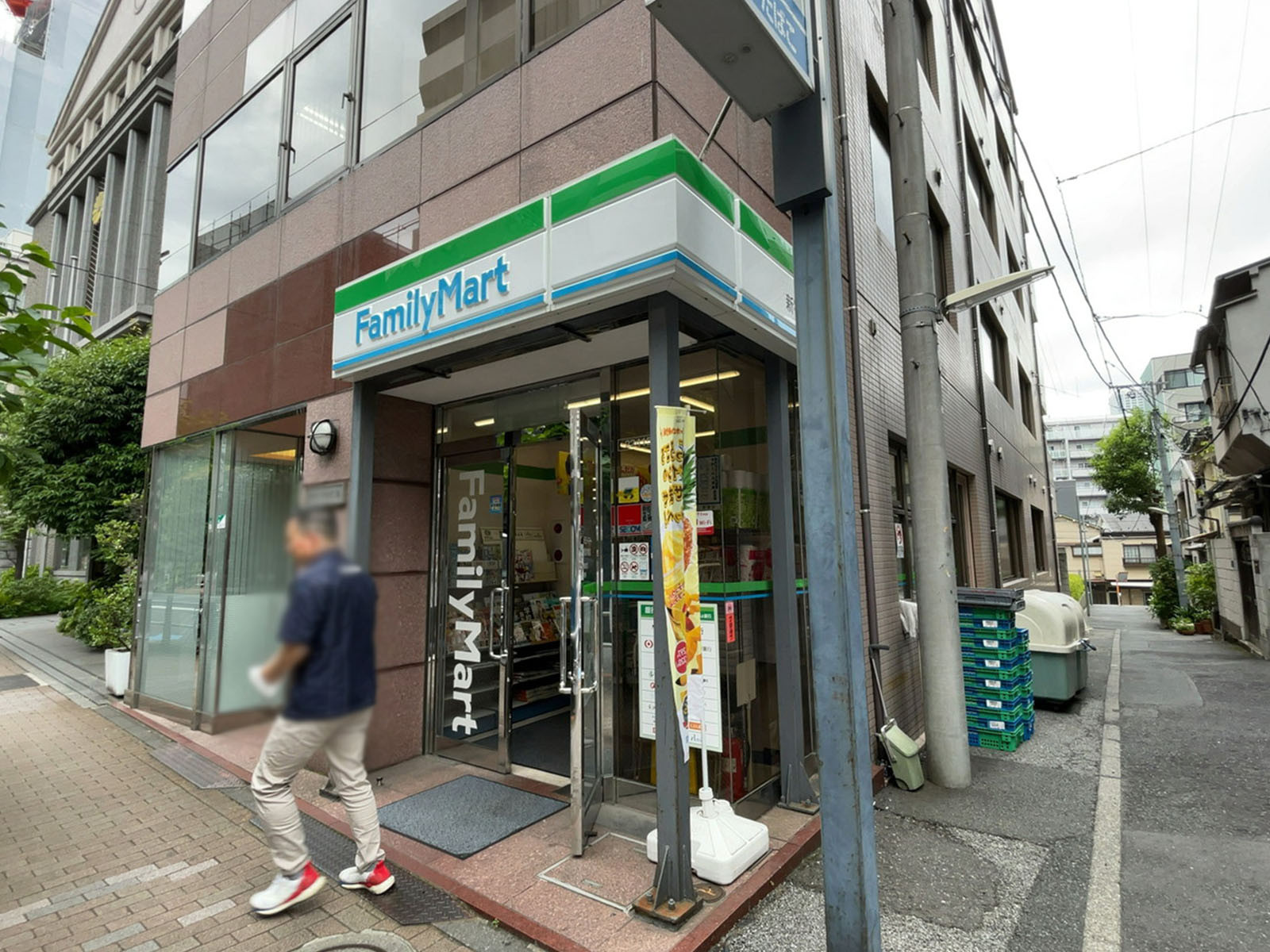 徒歩2分のファミリーマート