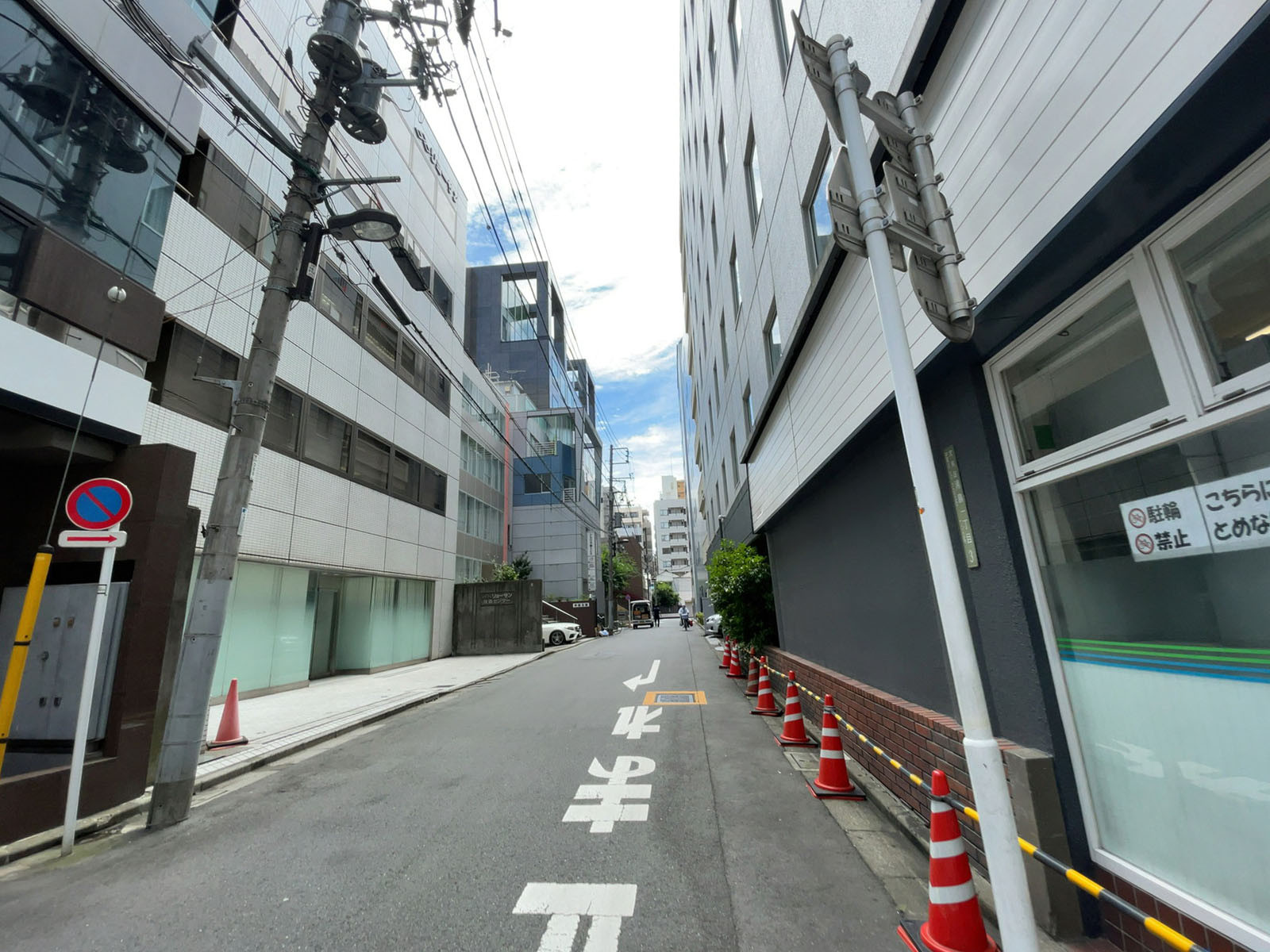 楽器会館前面の通り