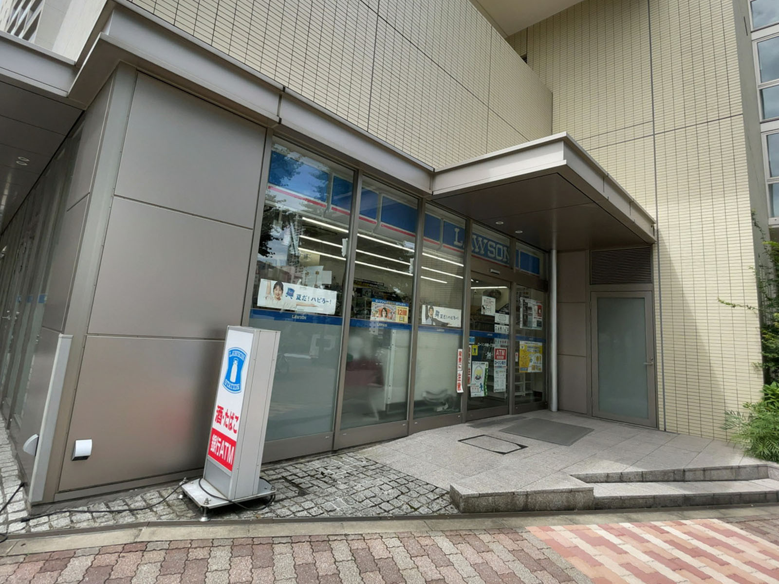徒歩2分のローソン 本郷1丁目春日通り店