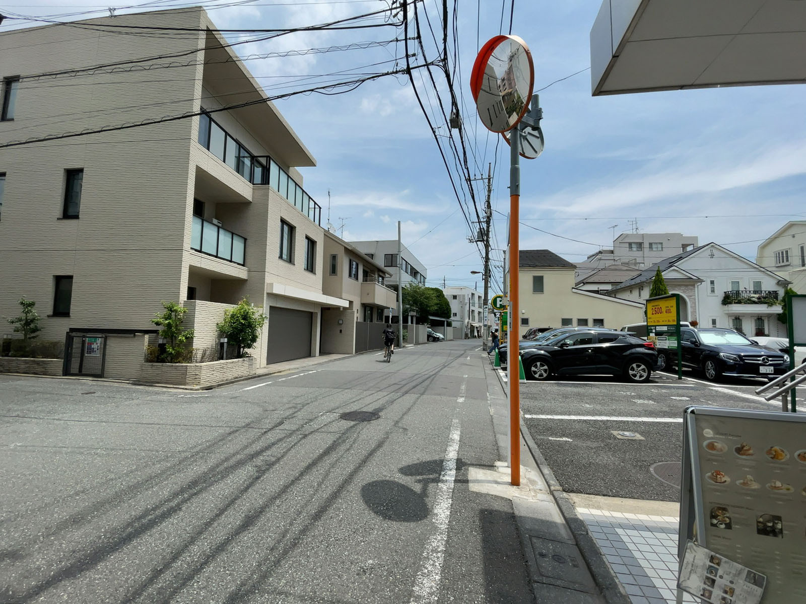 光進自由ヶ丘ビル前面の通り