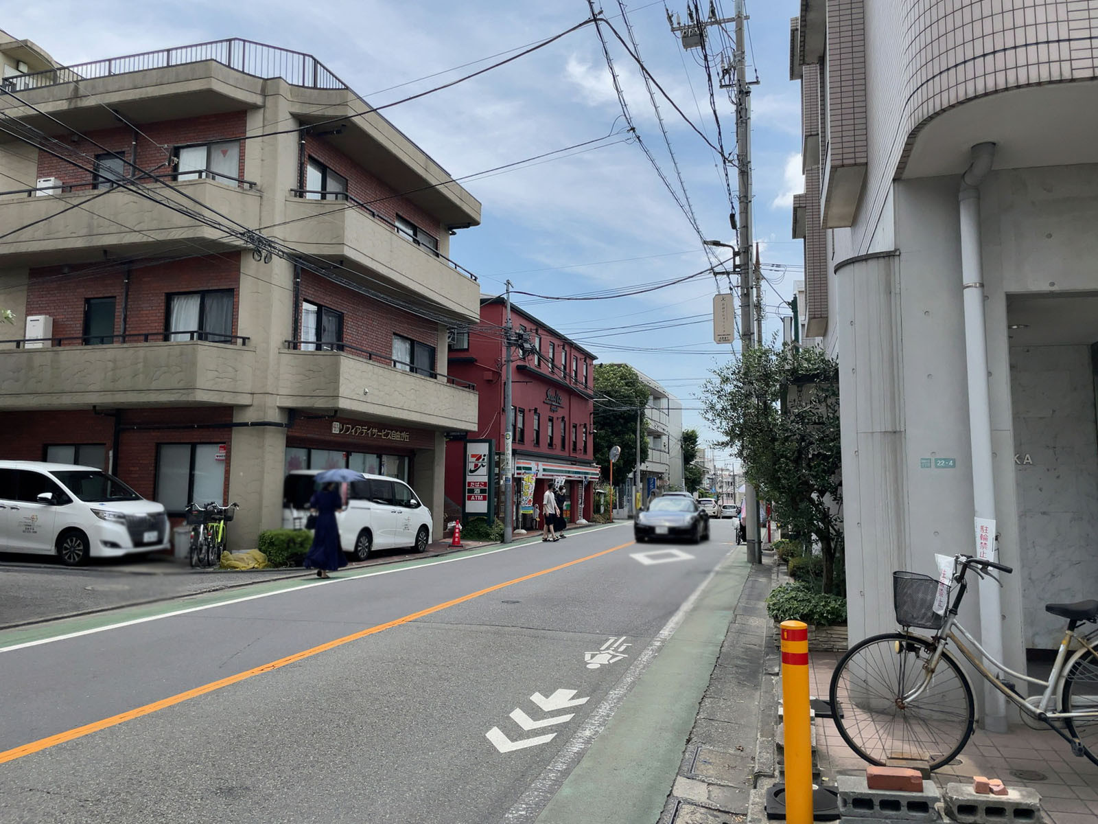 近くの学園通り