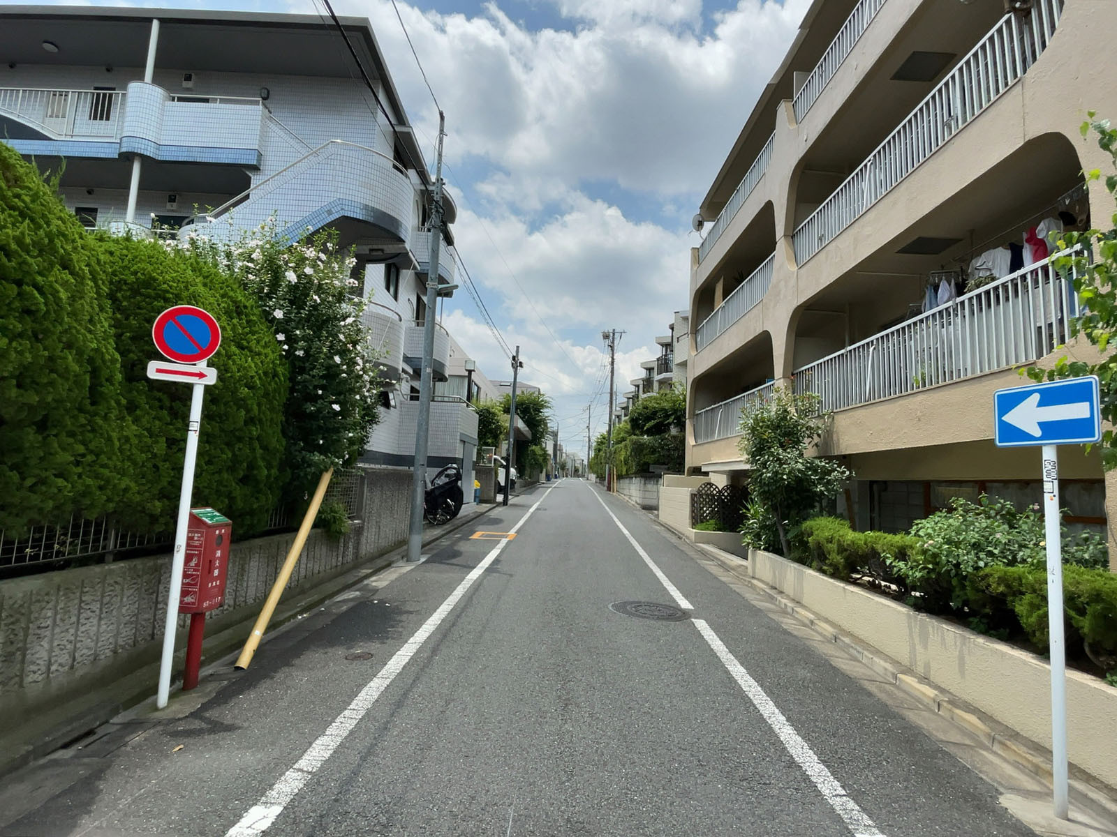 周辺は閑静な住宅街