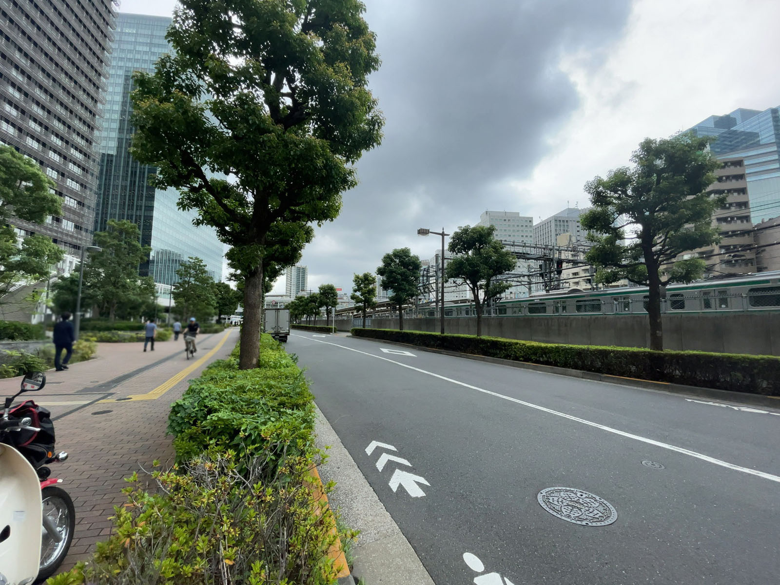大崎ウィズタワー前面の通り