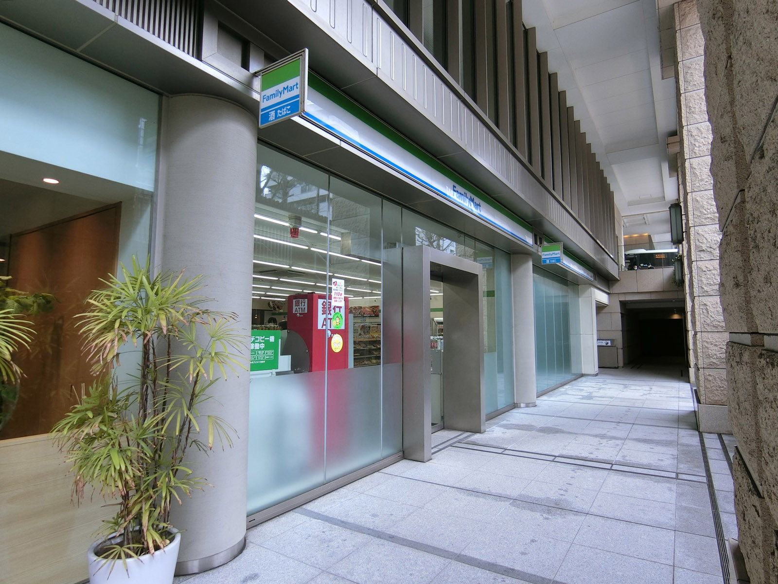 徒歩2分のファミリーマート ガーデンシティ品川御殿山店