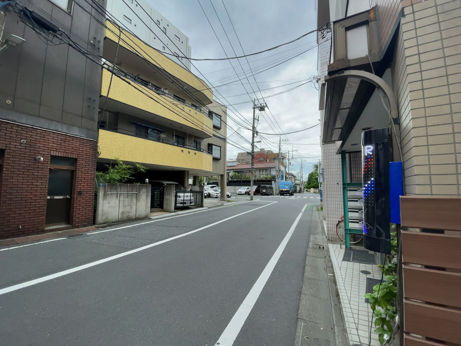 マンショングローリー前面の通り