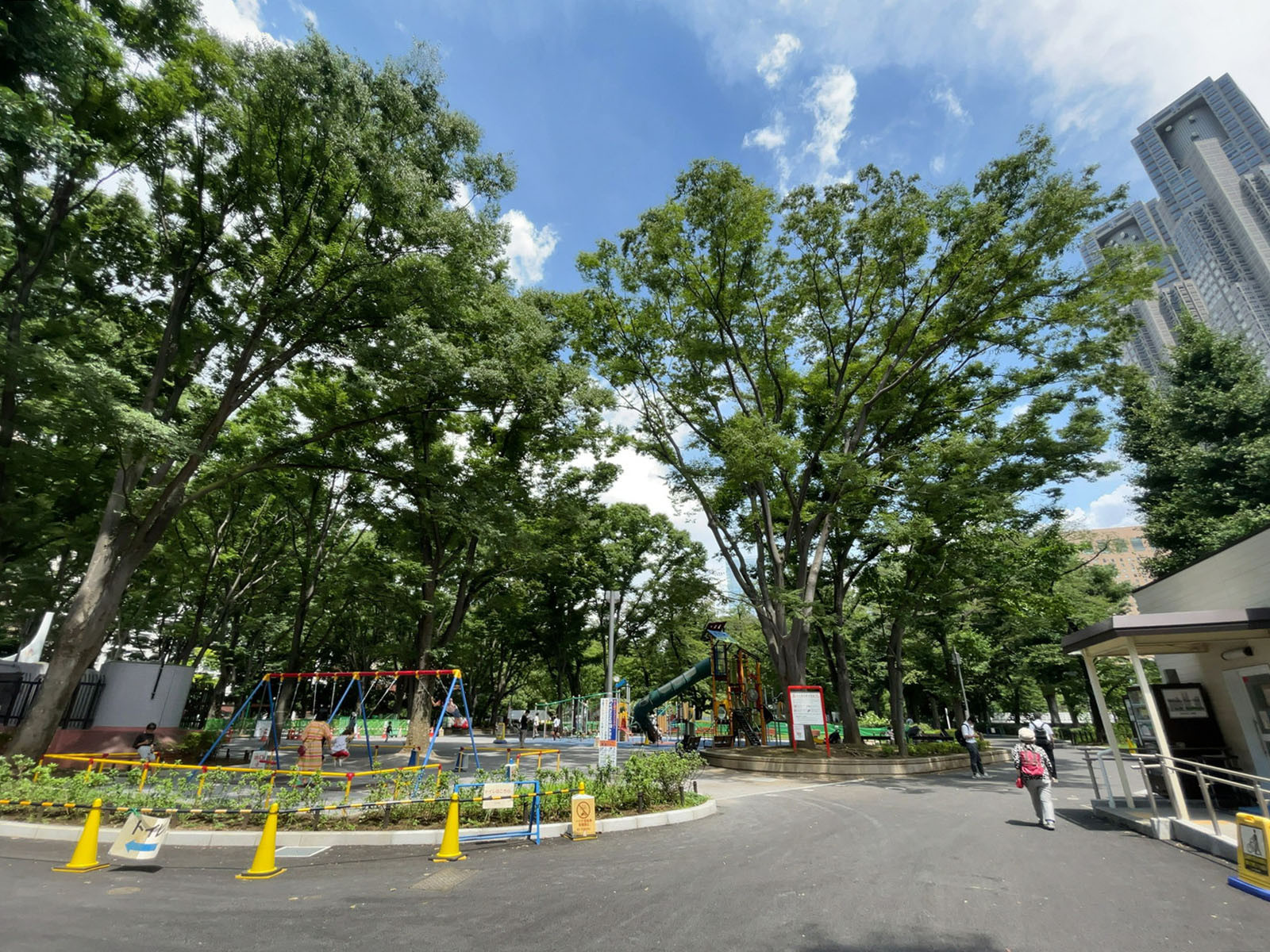 付近の新宿中央公園