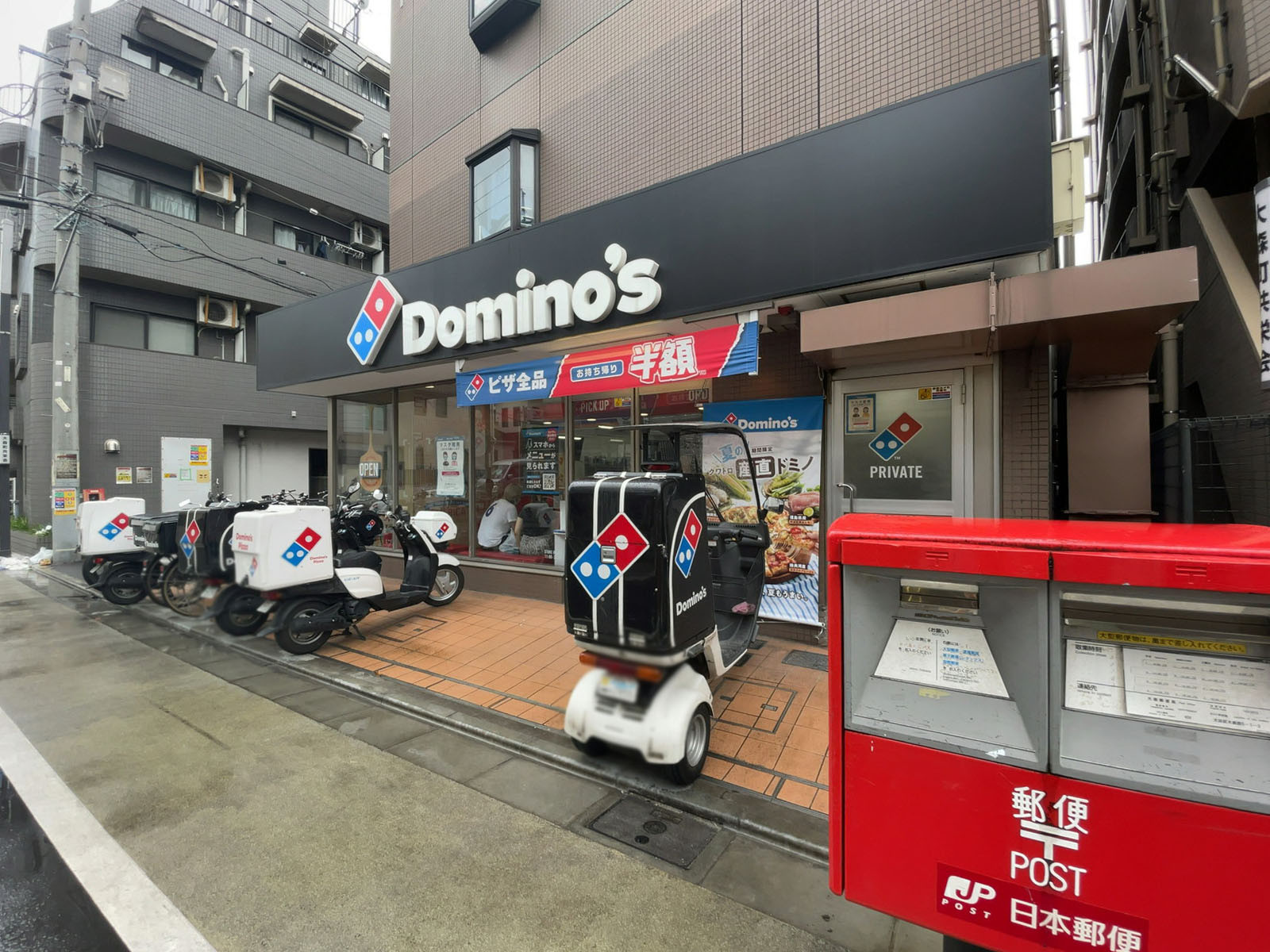 徒歩1分のドミノ・ピザ大森西店