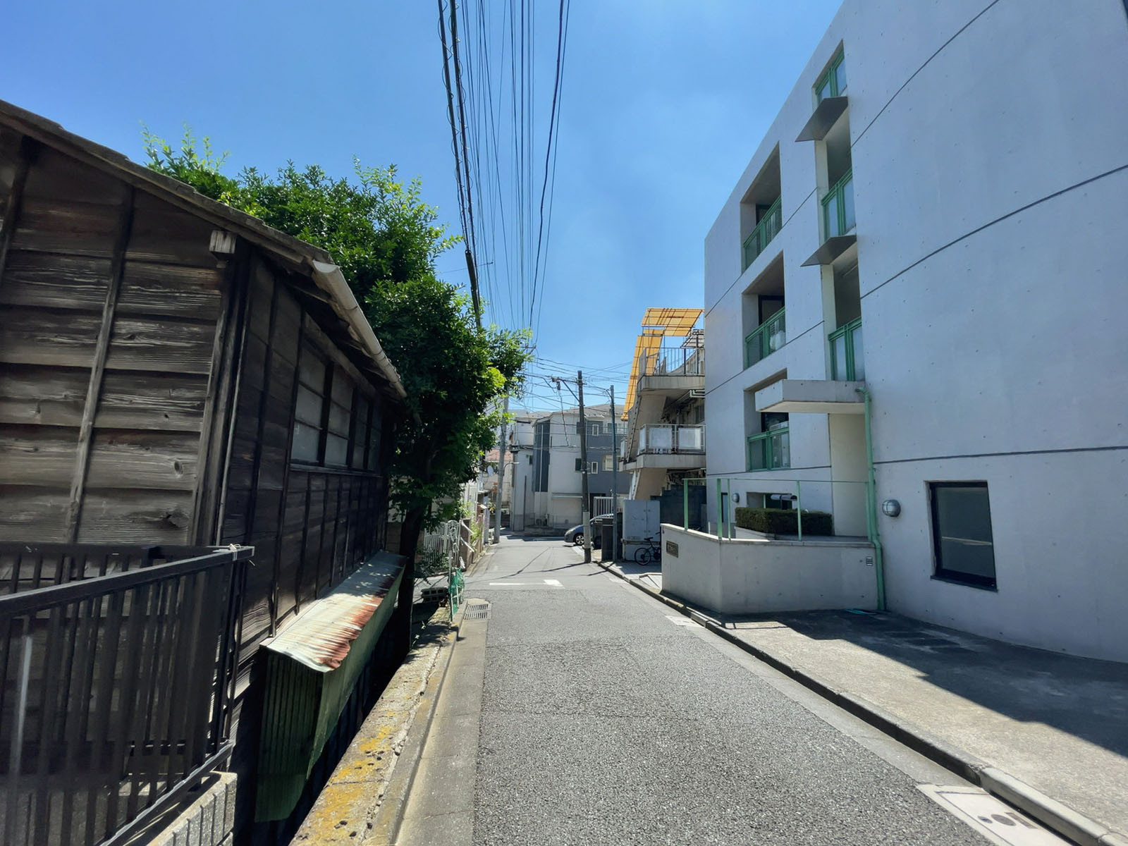 第二林ビル前面の通り
