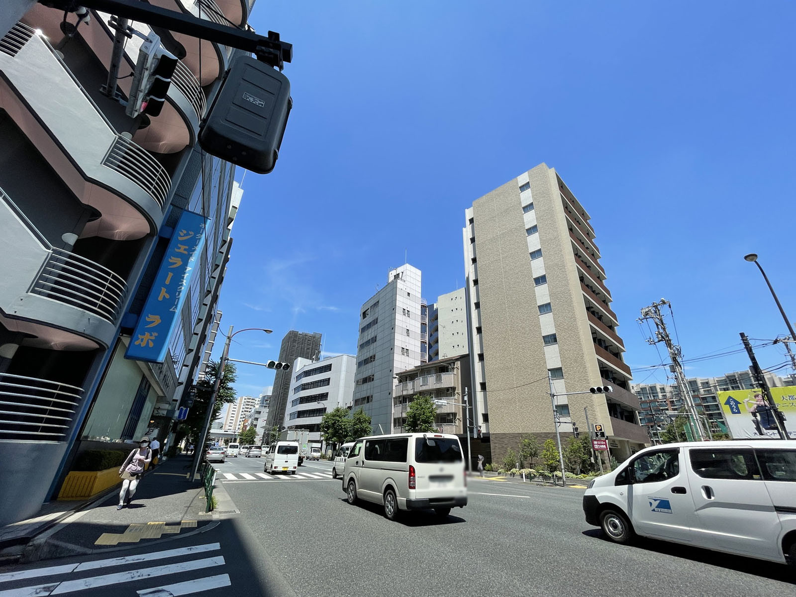 ヒューリック高田馬場ビル前面の新目白通り