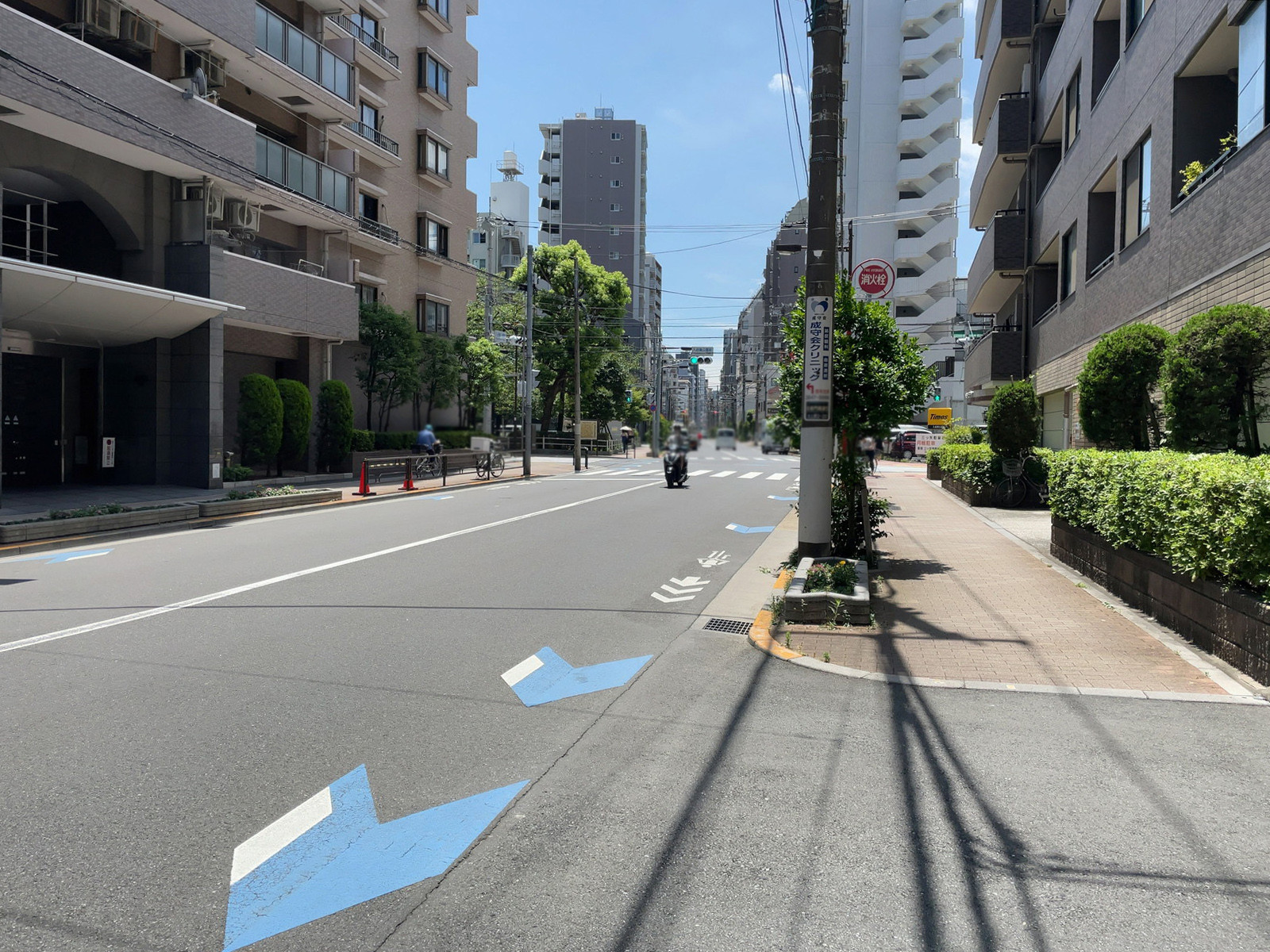 東京凱捷ビル前面の左衛門橋通り